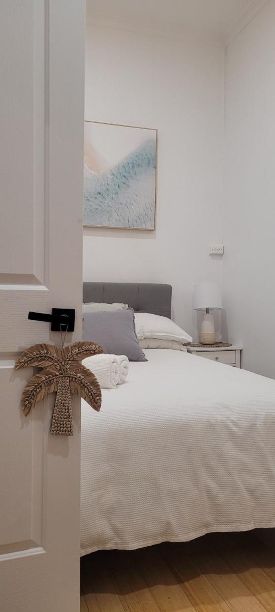 Boutique Beach House in the HEART of St. Kilda - Housity