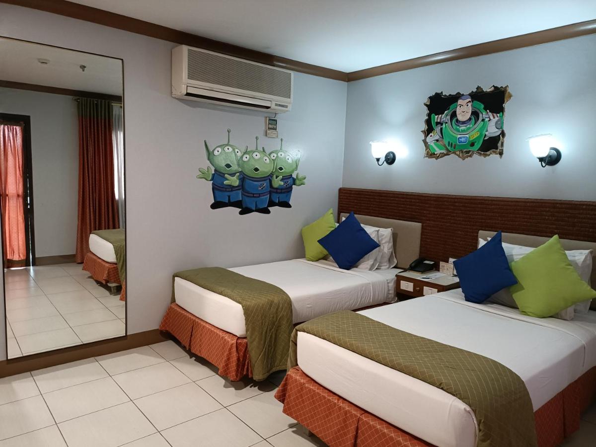 The Golden Pine Hotel - Hizvo