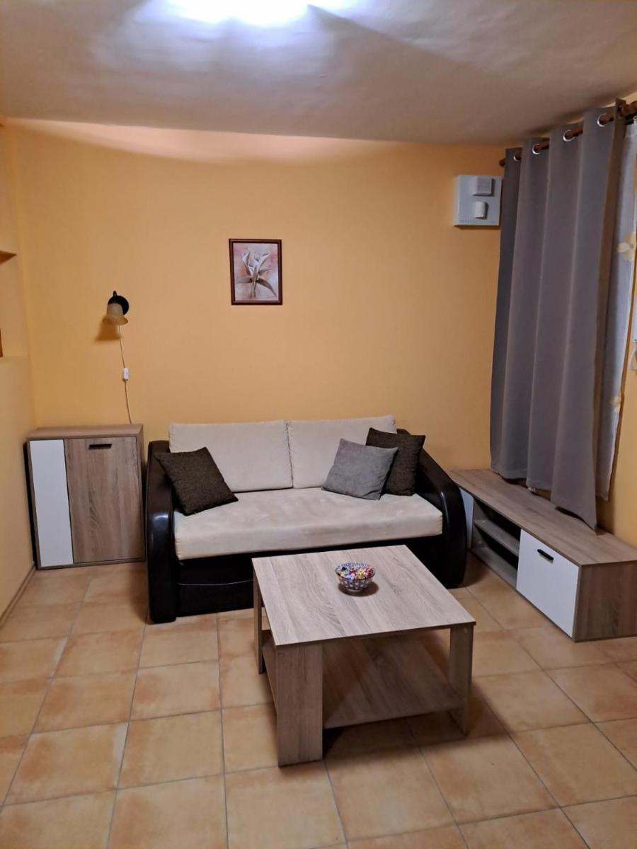 Rozmaring Apartmanok - Housity