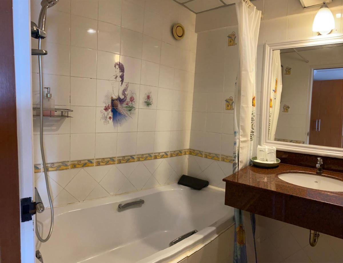 Seaview Sriracha Hotel - Housity