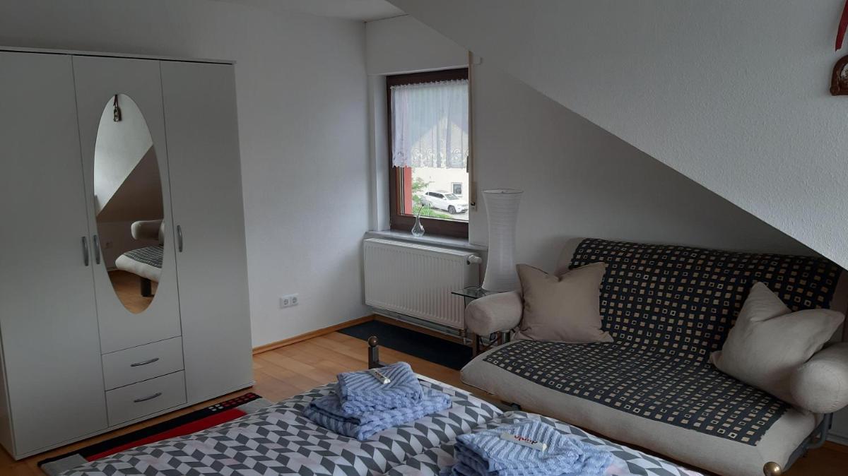 Ferienwohnung-Zweiburgenblick - Housity