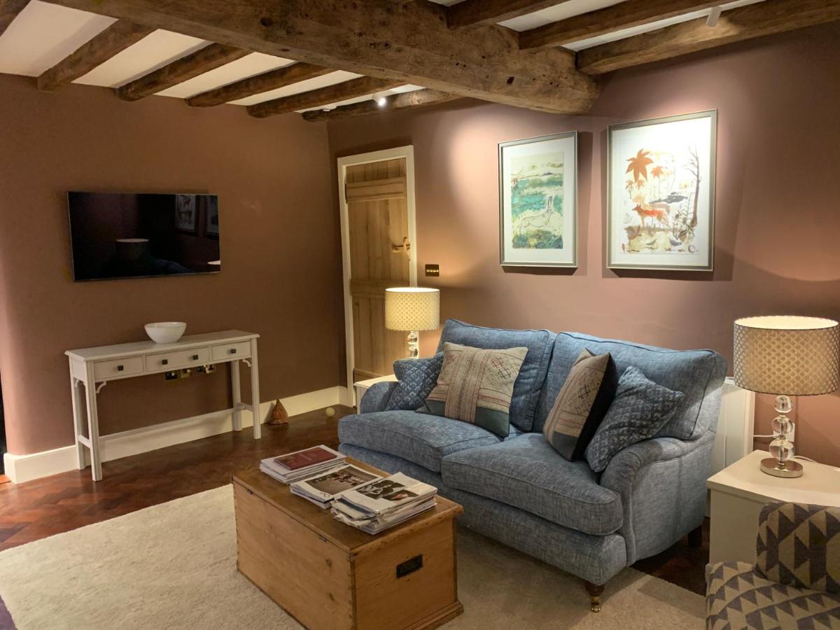 Beautiful grade 2 listed cotswold Stone Cottage - Housity