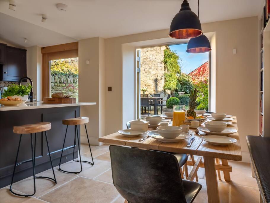 Beautiful grade 2 listed cotswold Stone Cottage - Housity