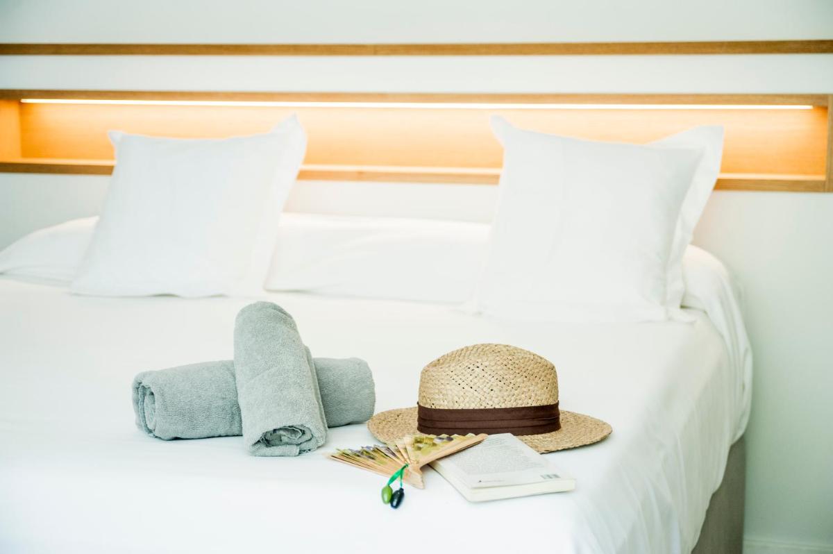Cama o camas de una habitación en Hotel Anfora Ibiza