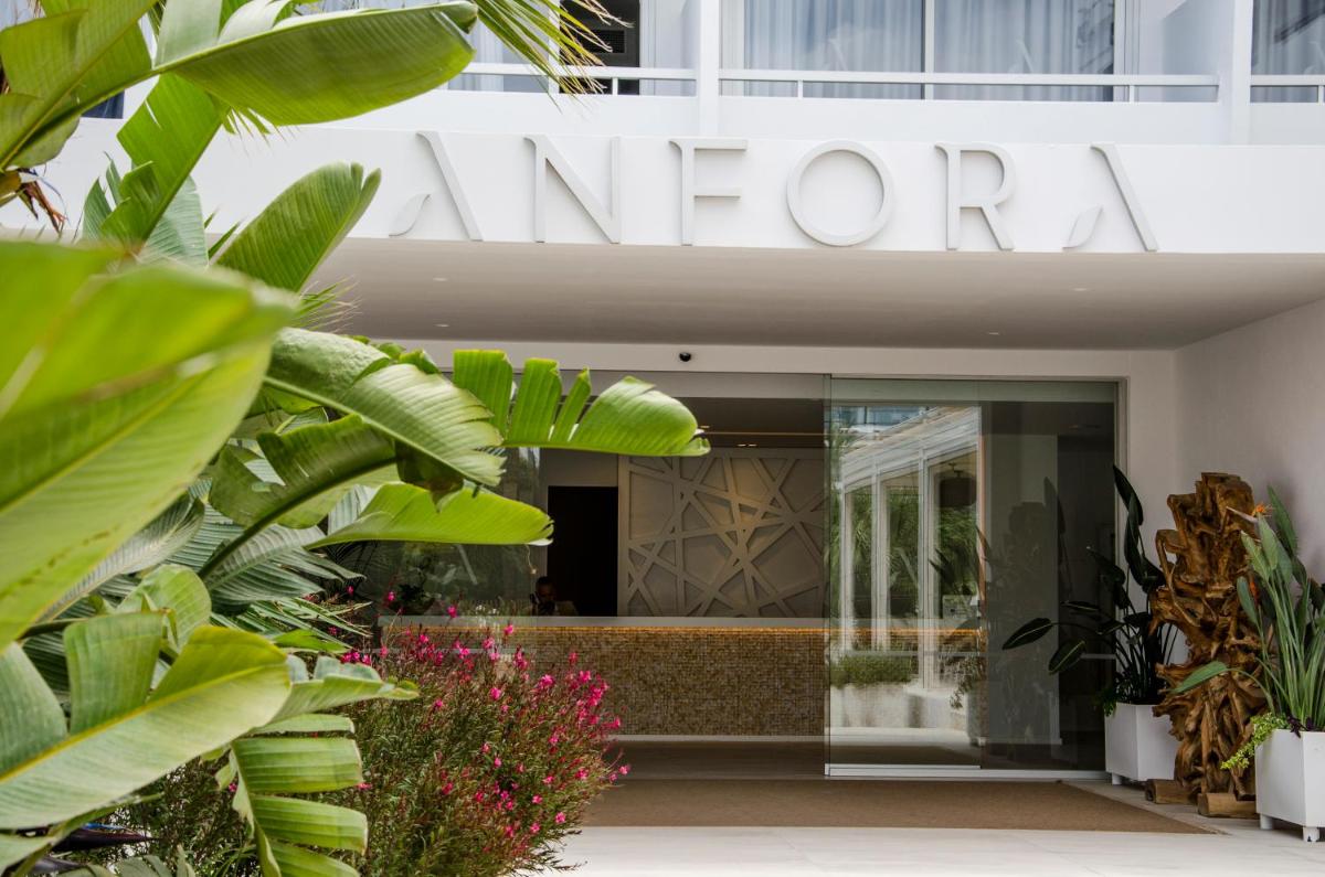 Fachada o entrada de Hotel Anfora Ibiza