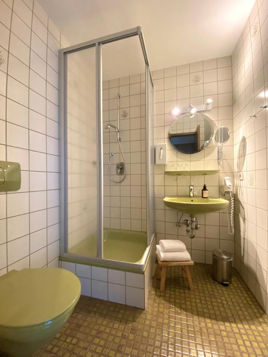 Unsereins Hotel - Housity