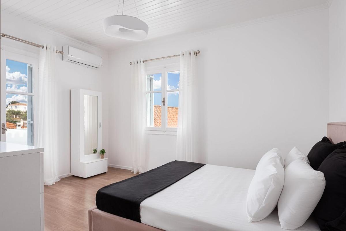 Old Port Spetses Mansion - Housity