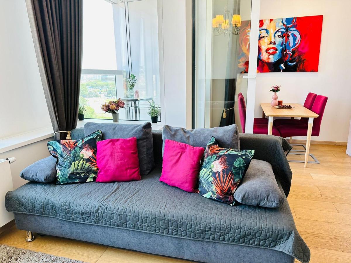 Apartments09 in new building with free parking Panorama city - amazing view close to Old town - Housity