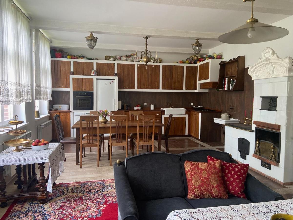 Jeleńczówka Alte Dorfschule - Housity