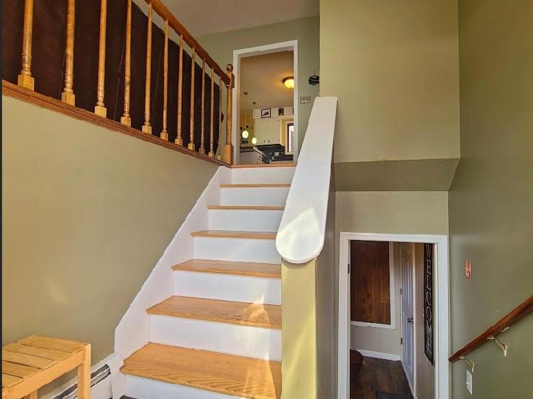 Quiet Surprise in the Suburbs-Gardens & Sunroom - Housity
