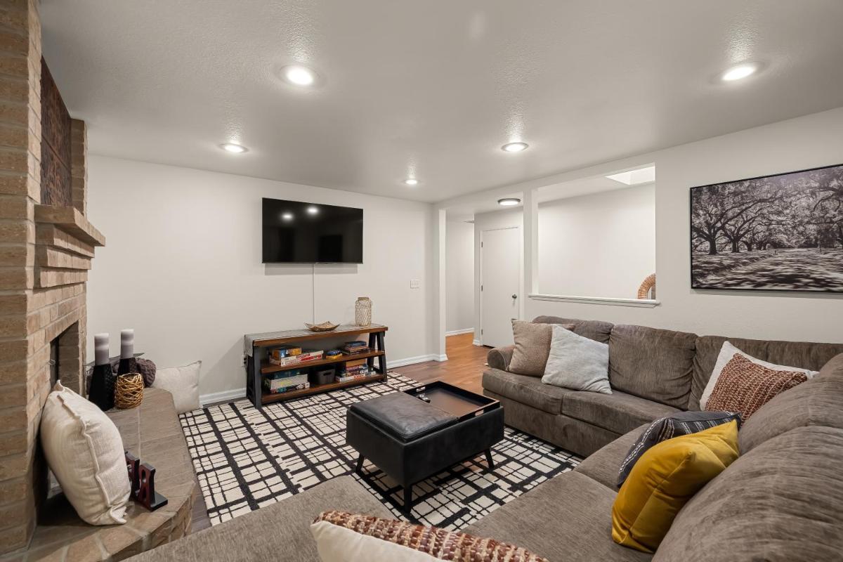 Enchanted Forest Retreat - 4 Bedroom Getaway - Housity