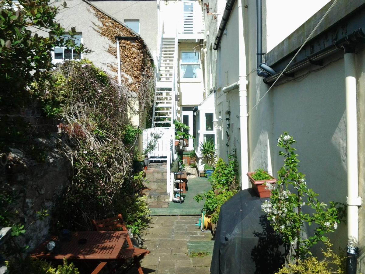 No. 9 Guest House - Housity