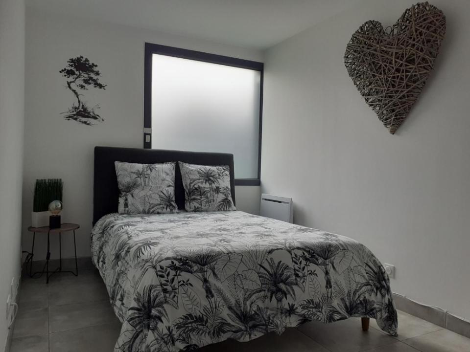 Les pins de Talant , au calme en rez de jardin - Housity