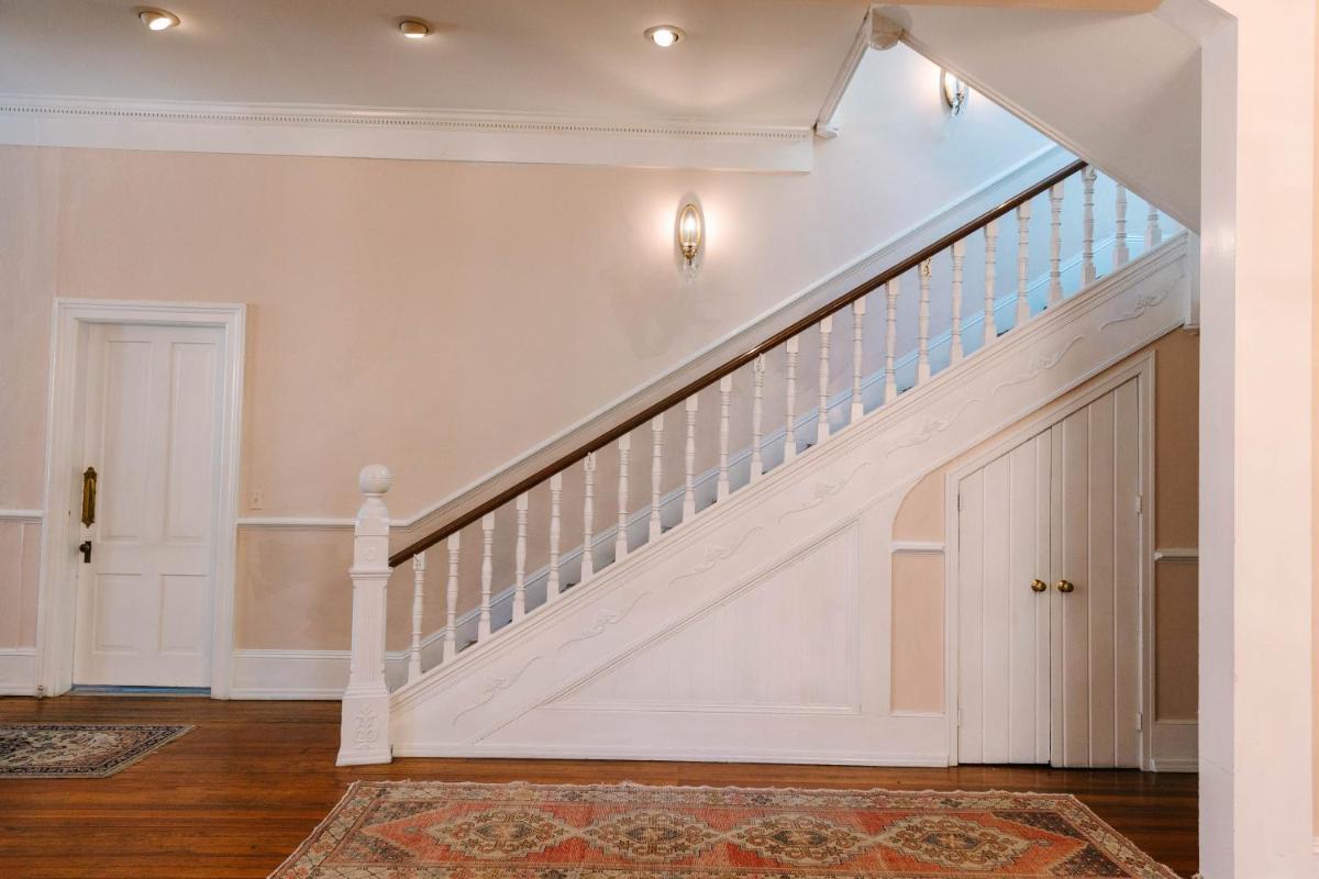 Stanley House Inn - Housity