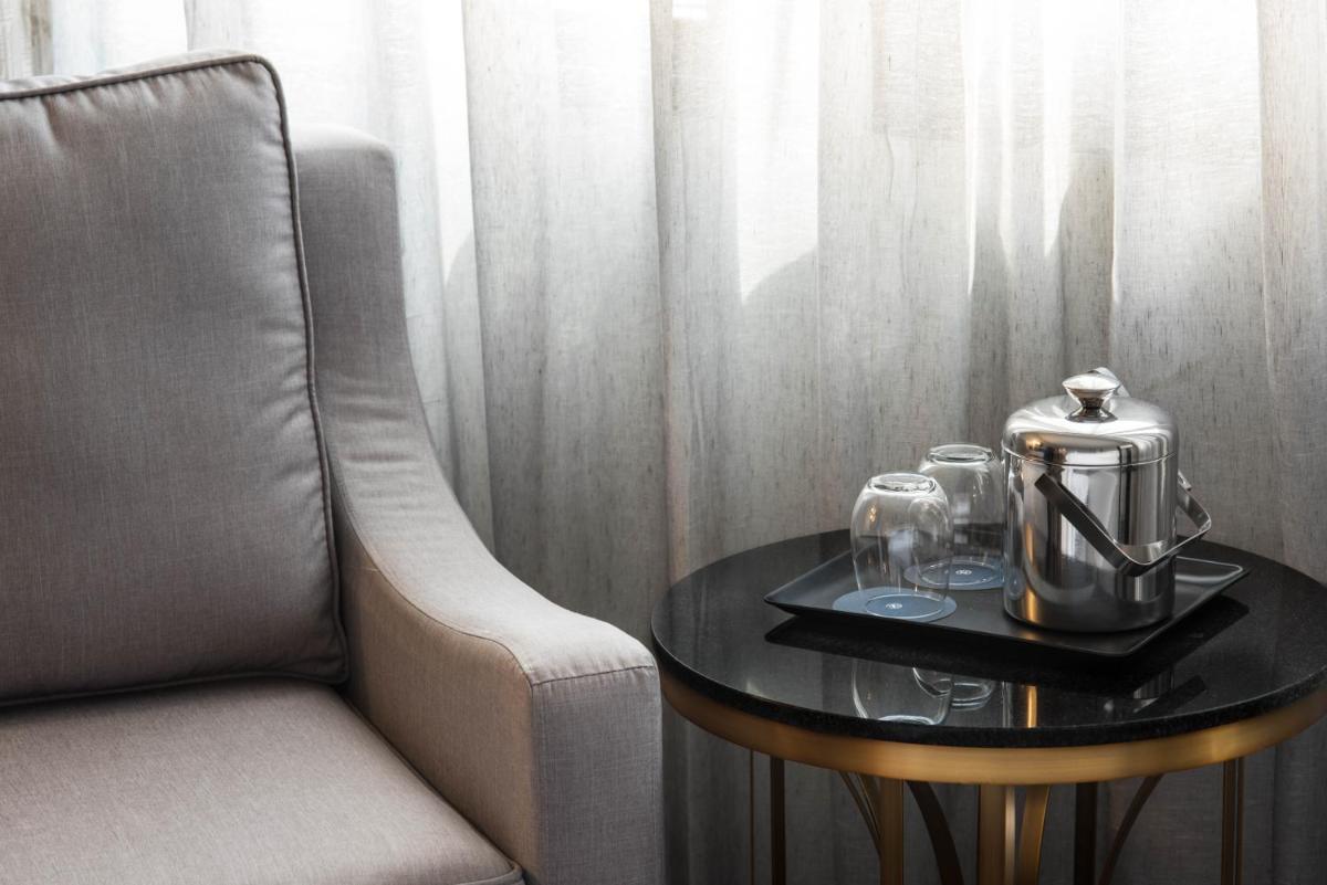 Sheraton Eatontown Hotel - Housity