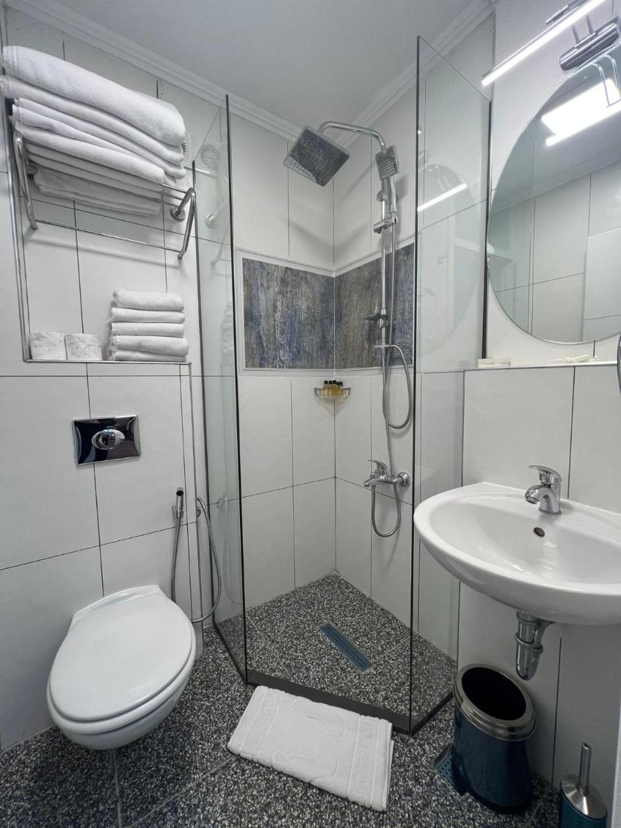 Amber Hotel - Housity
