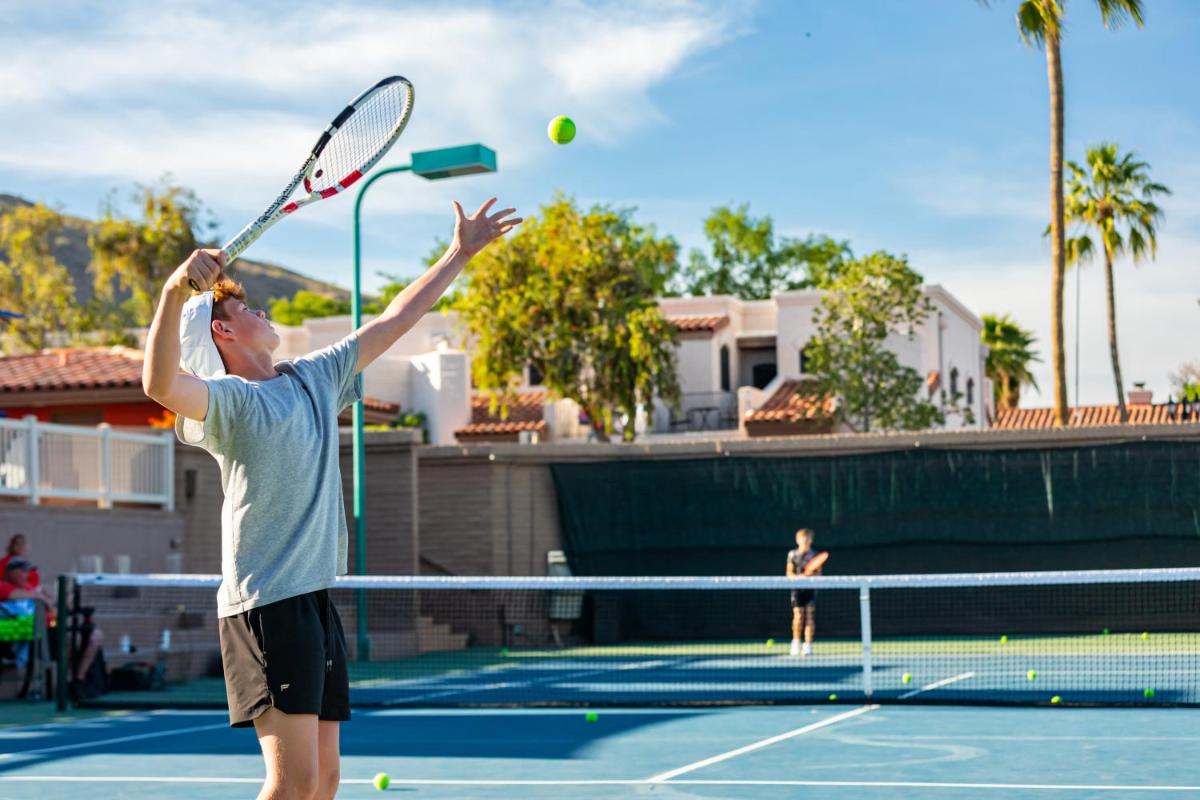 Scottsdale Camelback Resort - Housity