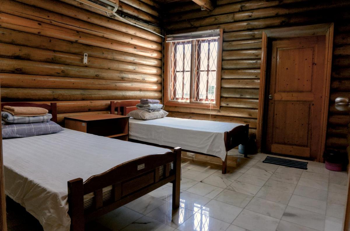 Log Cabin House - Housity