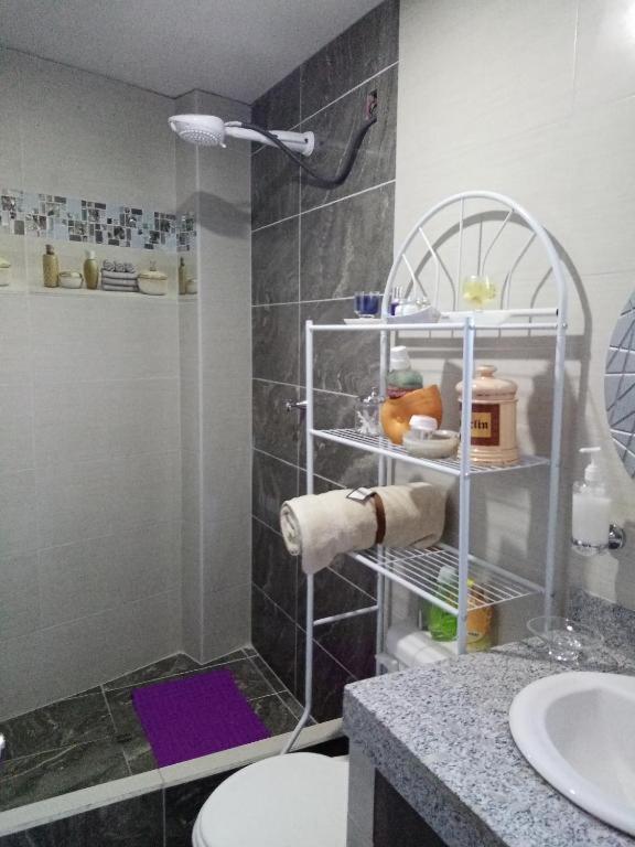San Juan Inn & Suites Quito-La Mariscal - Housity