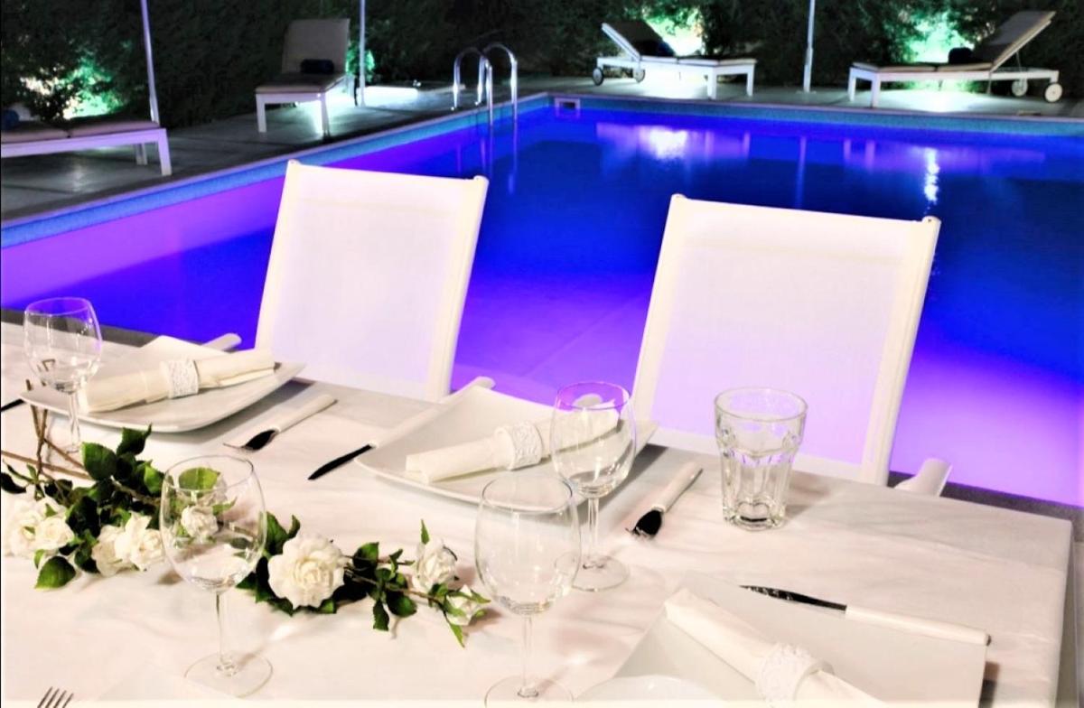 White Diamond Villa - Housity