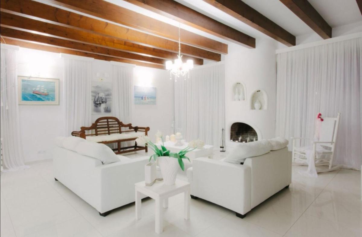 White Diamond Villa - Housity