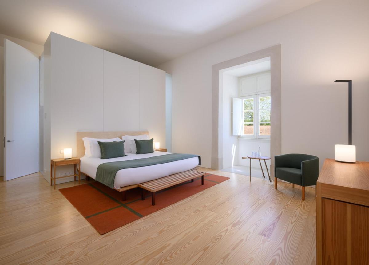 Uma cama ou camas num quarto em Montebelo Mosteiro de Alcobaça Historic Hotel