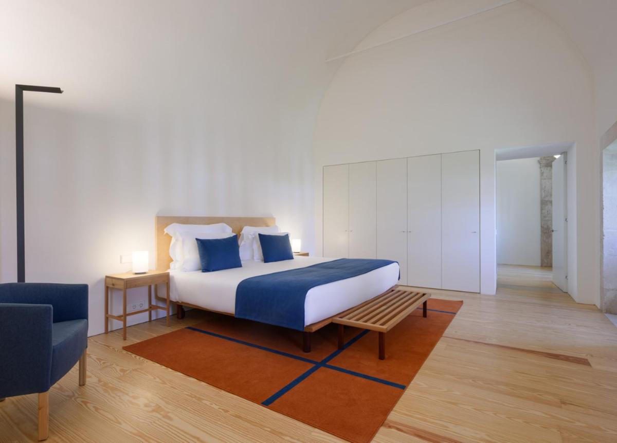 Uma cama ou camas num quarto em Montebelo Mosteiro de Alcobaça Historic Hotel