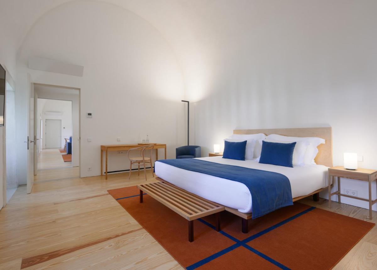 Uma cama ou camas num quarto em Montebelo Mosteiro de Alcobaça Historic Hotel