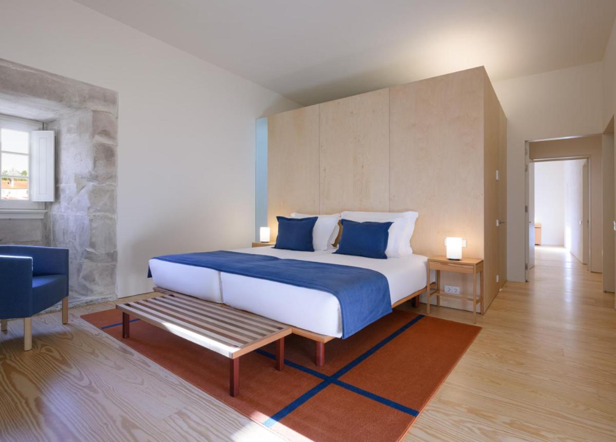 Uma cama ou camas num quarto em Montebelo Mosteiro de Alcobaça Historic Hotel