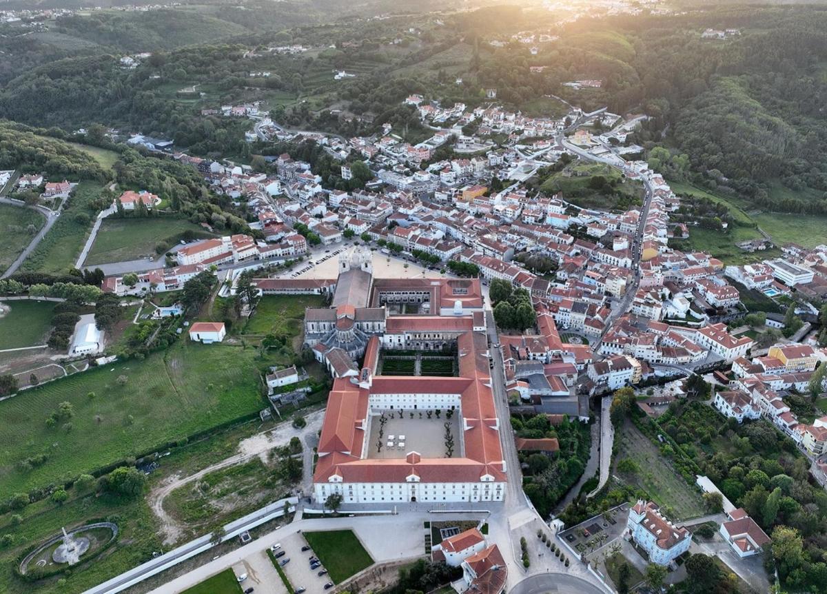 Uma vista aérea de Montebelo Mosteiro de Alcobaça Historic Hotel