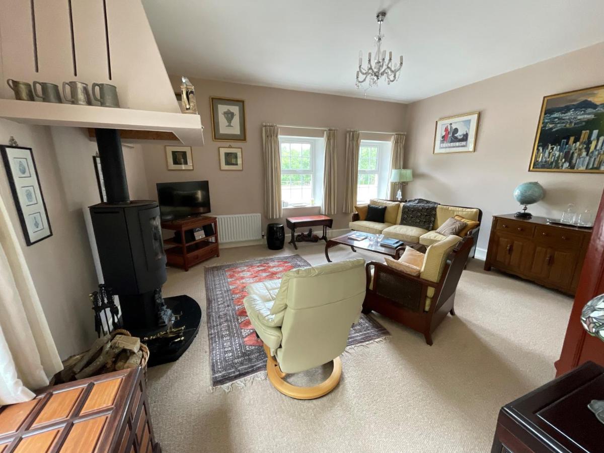 The Cottage at Riverbank - Housity