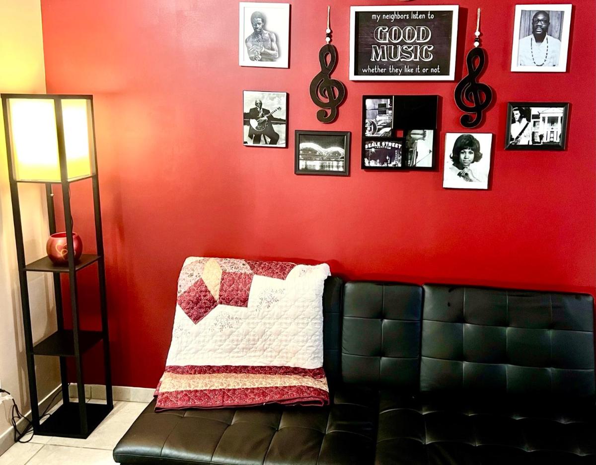 Affordable 1 Bedroom Studio Apartment - Housity
