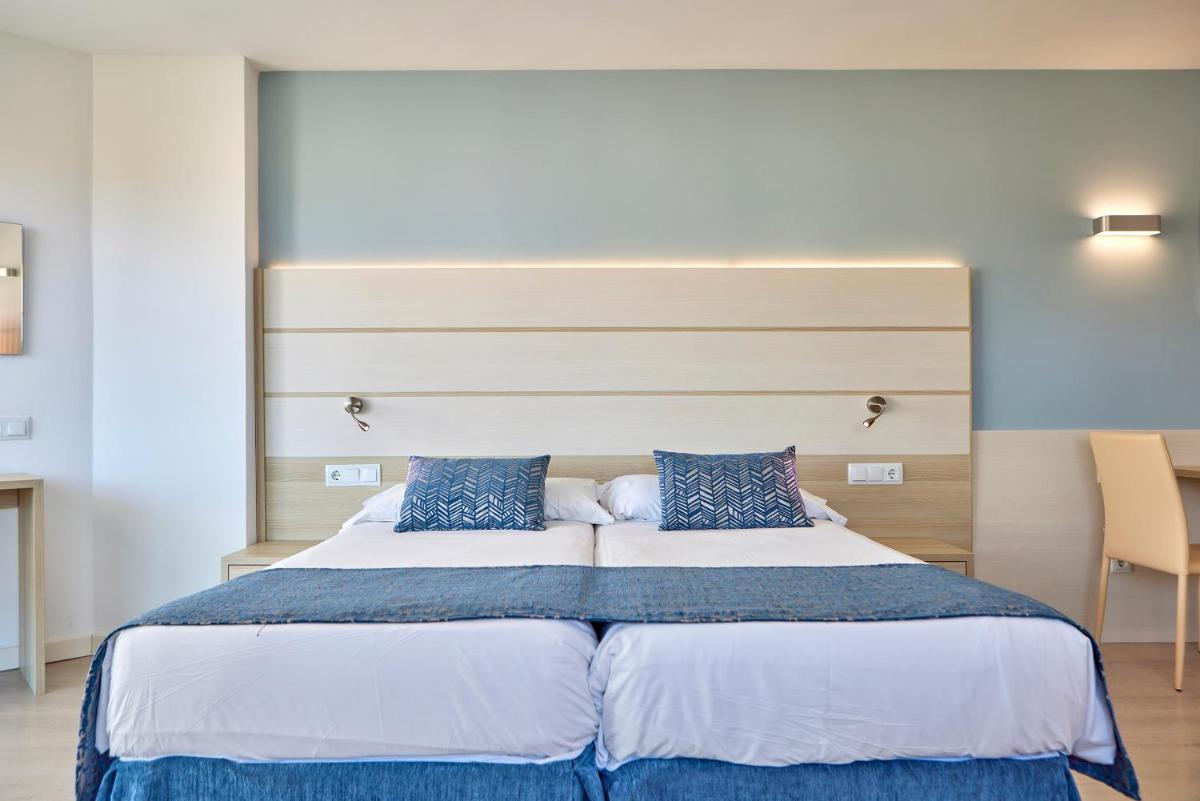 Cama o camas de una habitación en Tomir Portals Suites - Adults Only