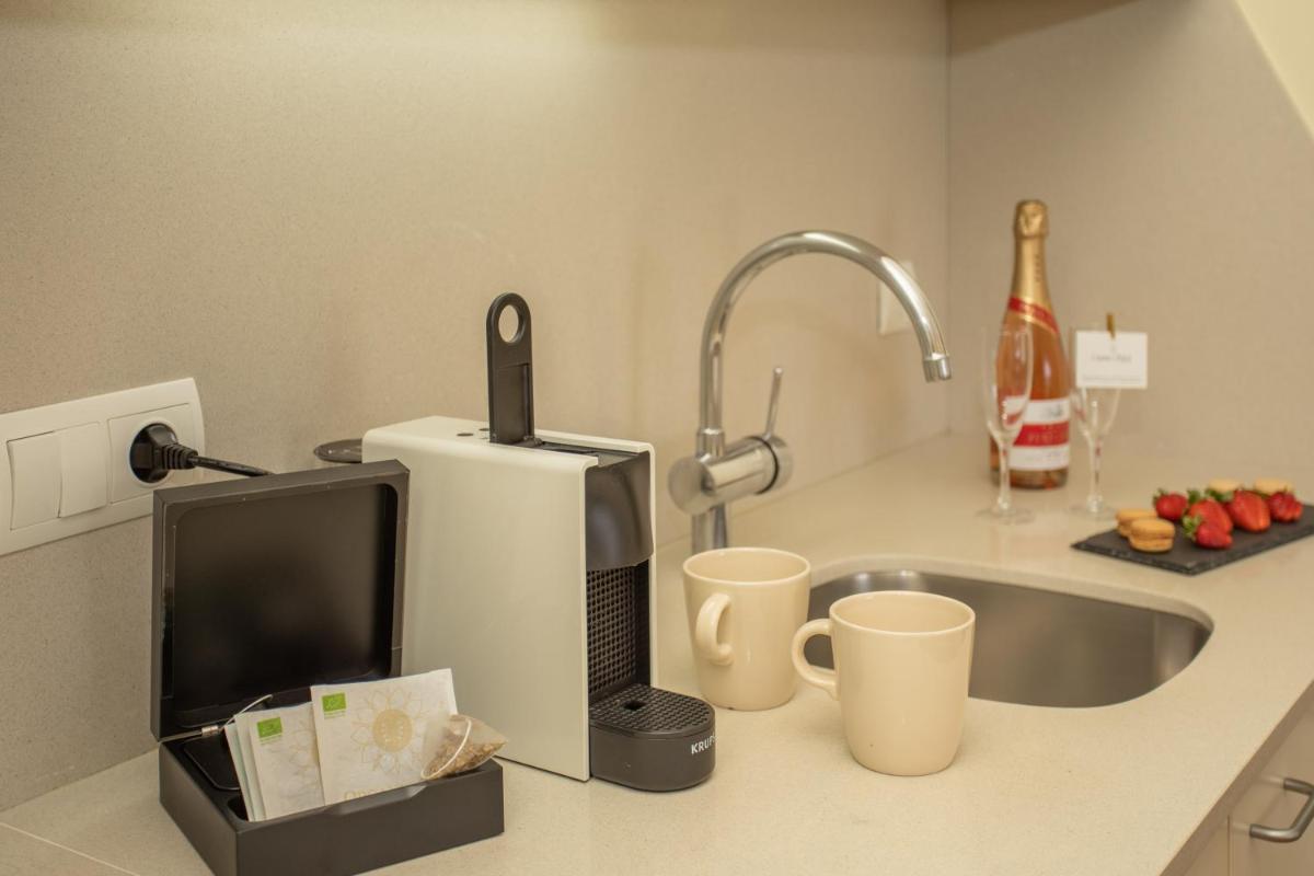 Una cocina o zona de cocina en Aparthotel Ciutat de Palol