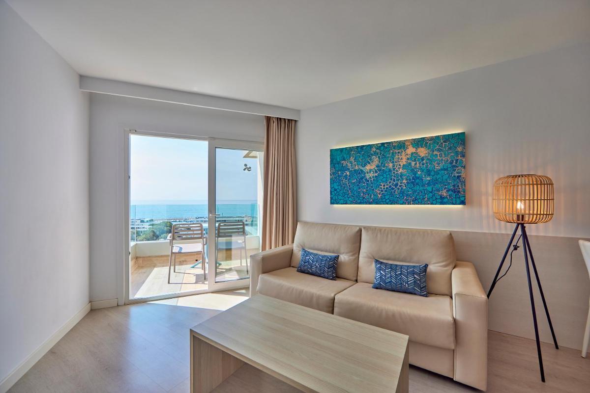 Zona de estar de Tomir Portals Suites - Adults Only
