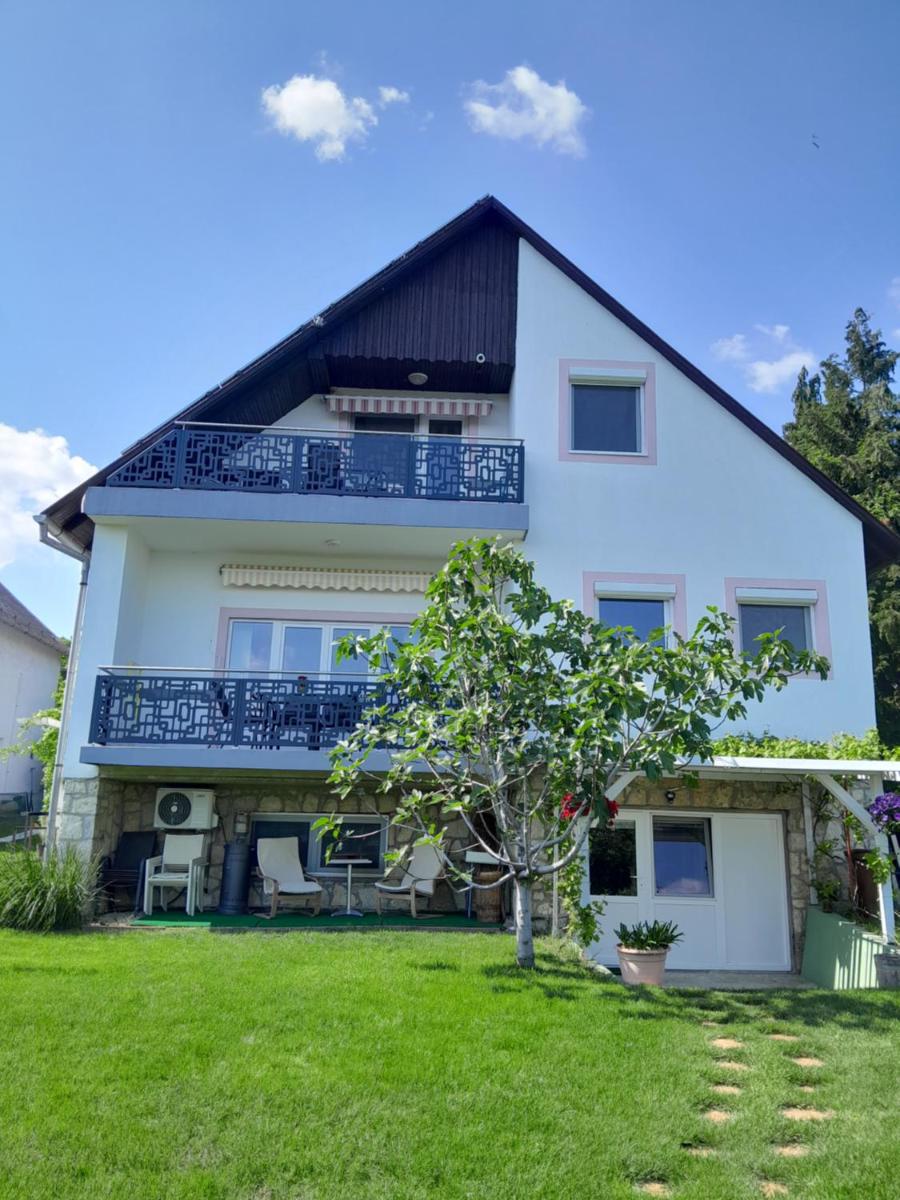 Lila Füge Apartman - Housity