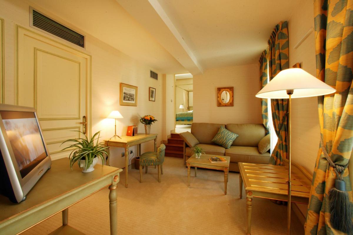 Coin salon dans l'établissement Clos La Boëtie & Spa