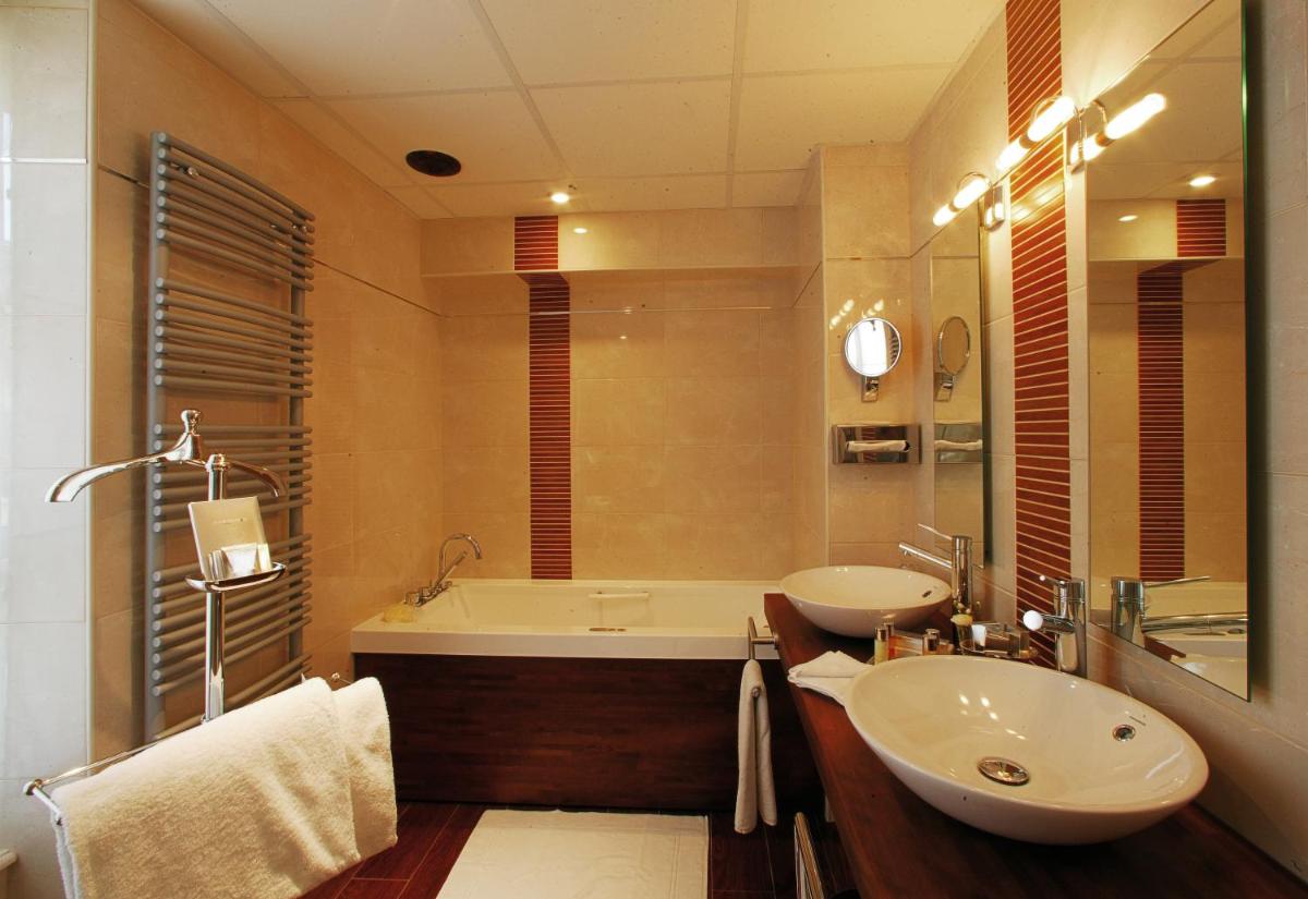 Salle de bains dans l'établissement Clos La Boëtie & Spa