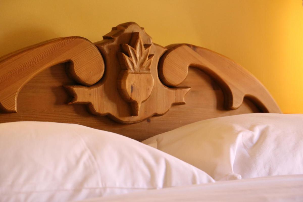 Chequers Inn Hotel - Housity