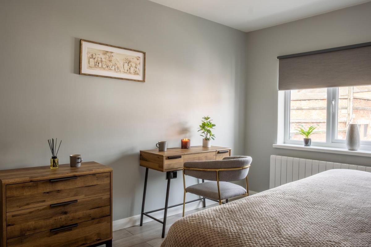Wonderful Townhouse with BBQ Backyard - Housity