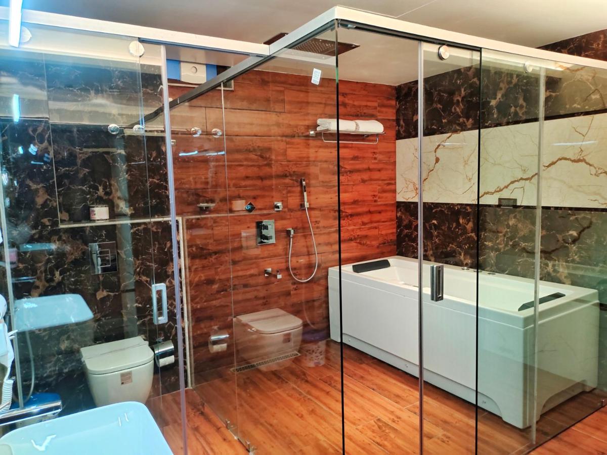 HOTEL SUNCITY PALACE - Housity