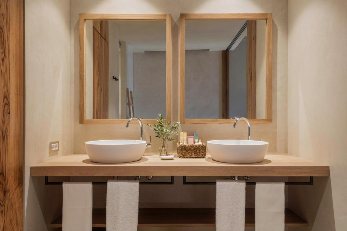 Un baño de Hotel Peralada Wine Spa & Golf