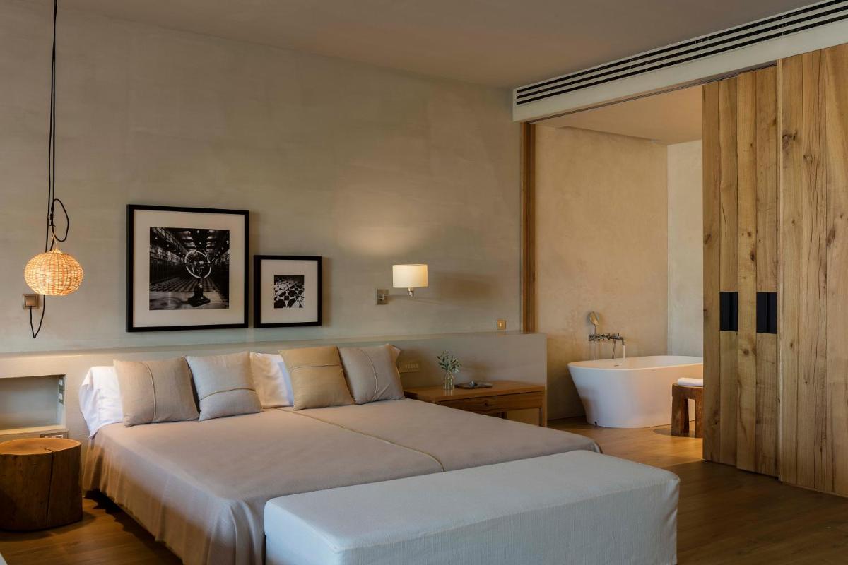 Cama o camas de una habitación en Hotel Peralada Wine Spa & Golf
