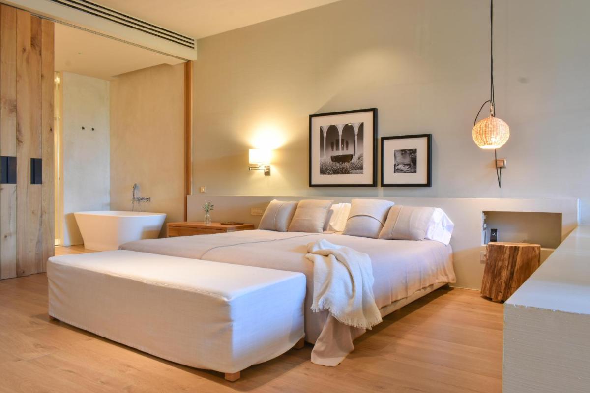 Cama o camas de una habitación en Hotel Peralada Wine Spa & Golf