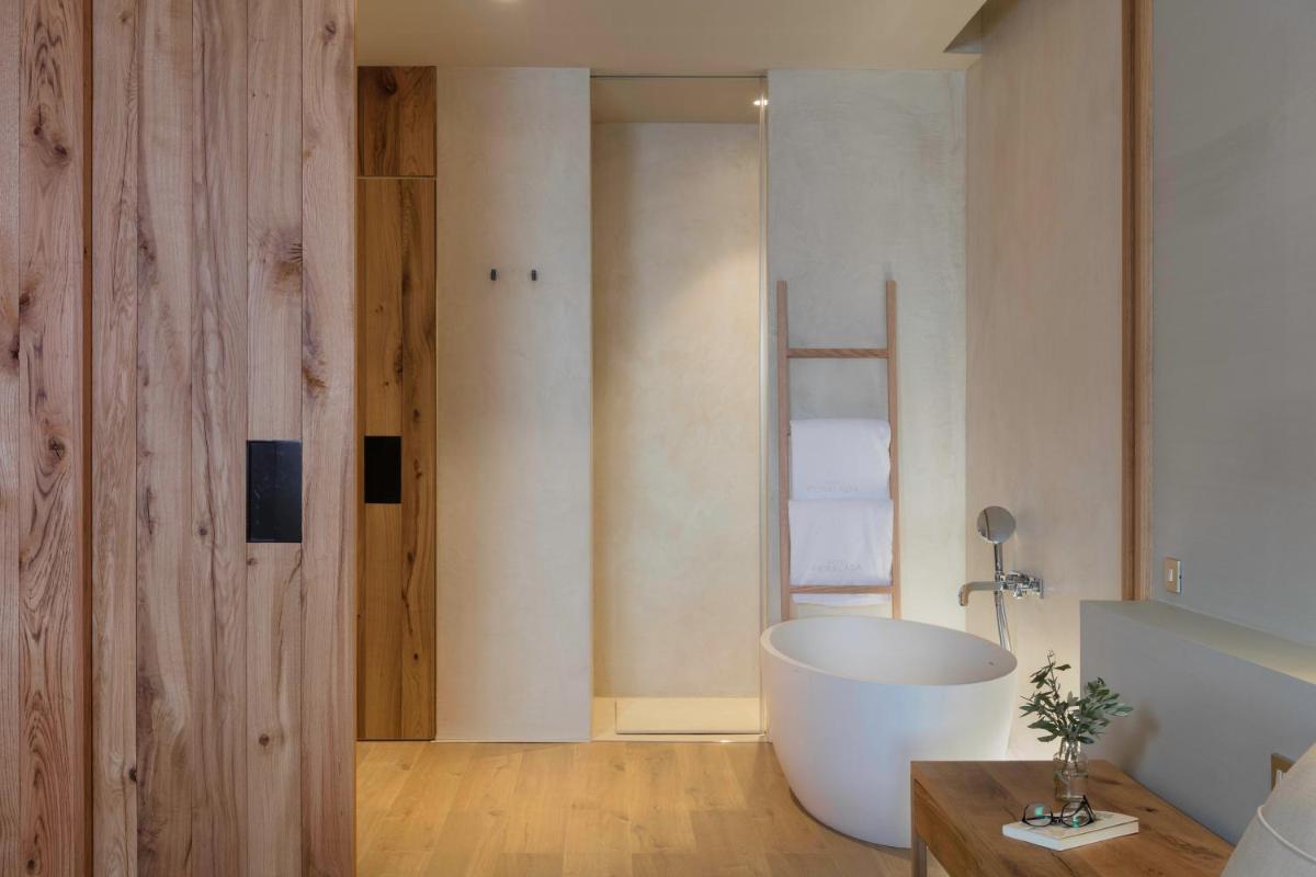 Un baño de Hotel Peralada Wine Spa & Golf