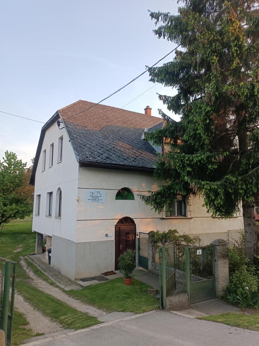 Várkapitány-lak - Housity
