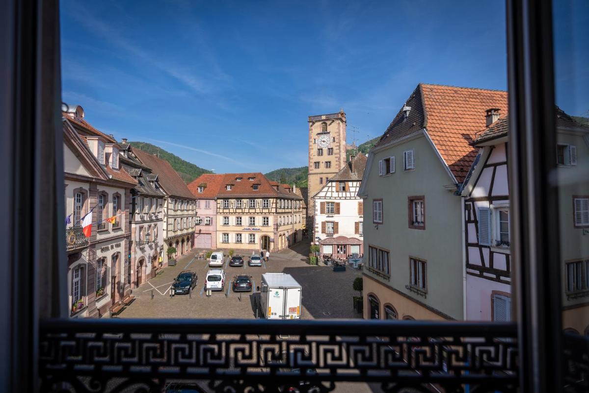 Vue générale sur Ribeauvillé ou vue de la ville depuis l'hôtel