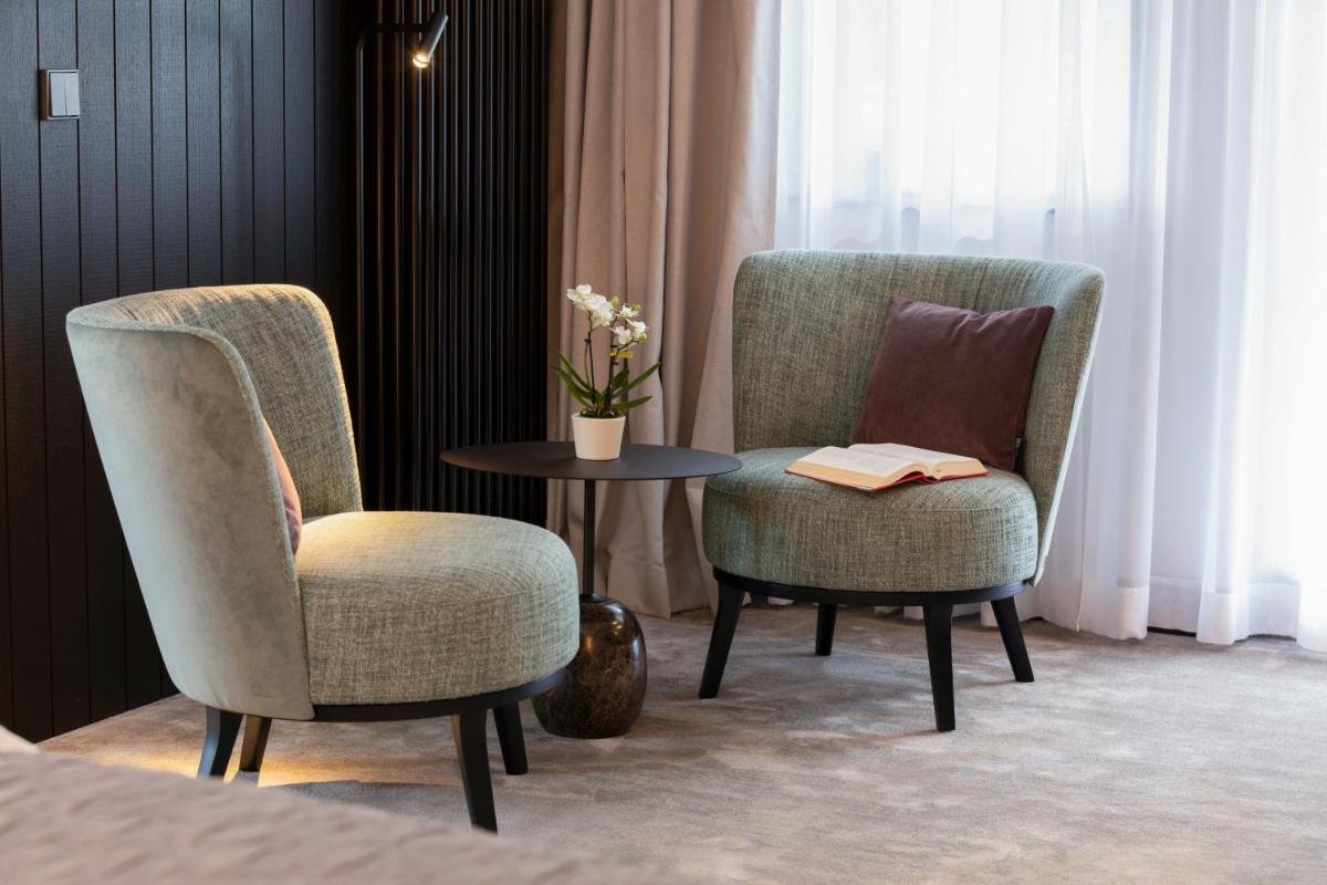 Ein Sitzbereich in der Unterkunft Wellness & Genuss Resort - Engel Obertal