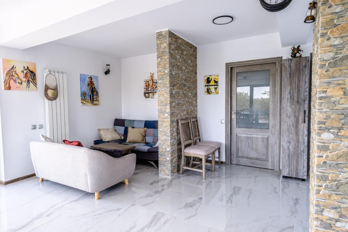 Argento Land Of Horses - Housity