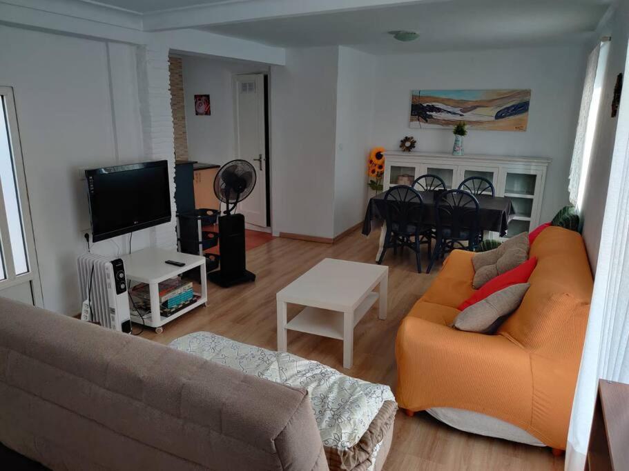 Beautiful Centric Townhouse - Housity